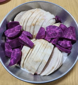 Vegan Purple potato taro puffs! Top seller! 60 to 65g each!5pcs $9.50)(10 pcs $17)