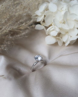 ROUND SOLITAIRE RING