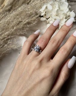 OVAL SOLITAIRE RING