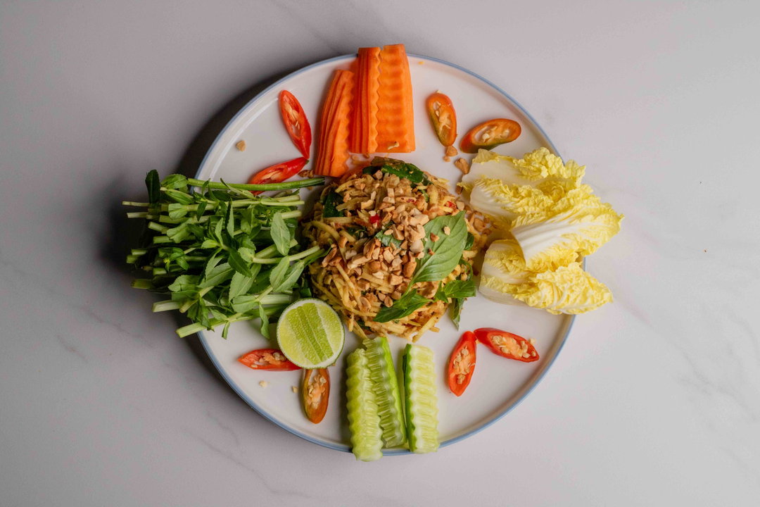 ញាំ​ស្វាយ​ត្រី​ឆ្អើរ