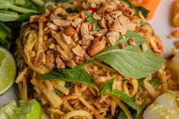 ញាំ​ស្វាយ​ត្រី​ឆ្អើរ