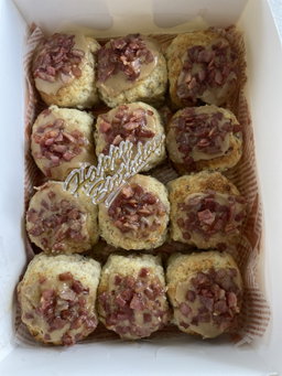 Maple pecan & bacon scones 