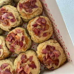 Maple pecan & bacon scones 