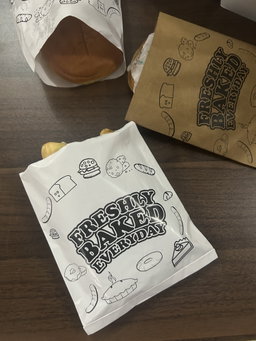 SNACK TAKEOUT BAGS - “FRESHLY BAKED EVERYDAY “ - 7” x 6''/ WHITE