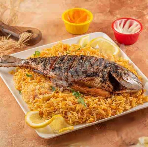 سمك مشوي مع رز مندي_0
