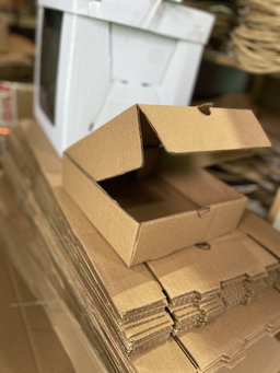 CATERING PLATTER BOXES - 8” x 8” x 2.5  / BROWN - WITH WINDOW