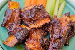 ឆ្អឹង​ជំ​នី​គោ​អាំង​អំបិល​ម្ទេស 