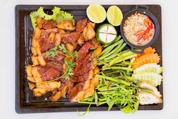 សាច់​គោ​អាំង​ទឹក​ប្រ​ហុក​