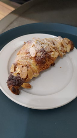 almond croissant