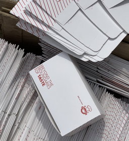 BRANDED TAKEOUT BOXES - 7” x 4” x 3” / MINIMUM ORDER QUANTITY OF 500 PIECES