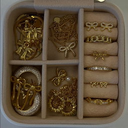  Pretty in Pink Jewelry Box