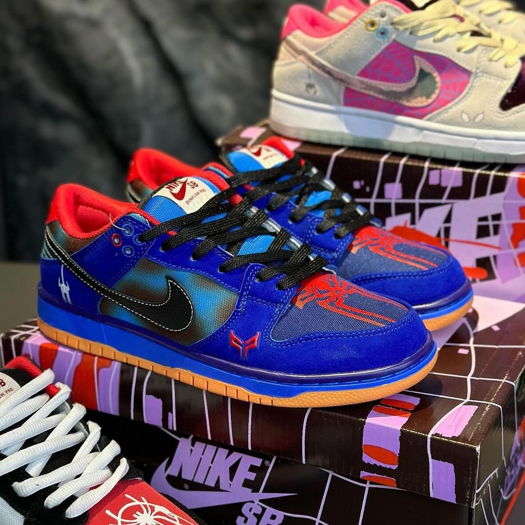 Nike Dunk Low "Spider-Man"