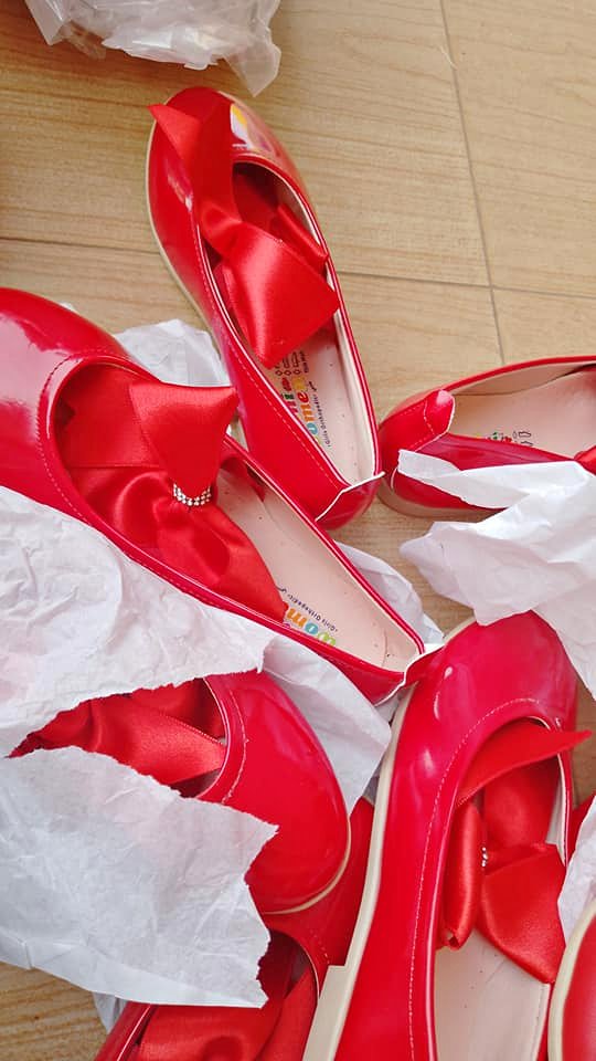Girl Kid Red Shoes_0