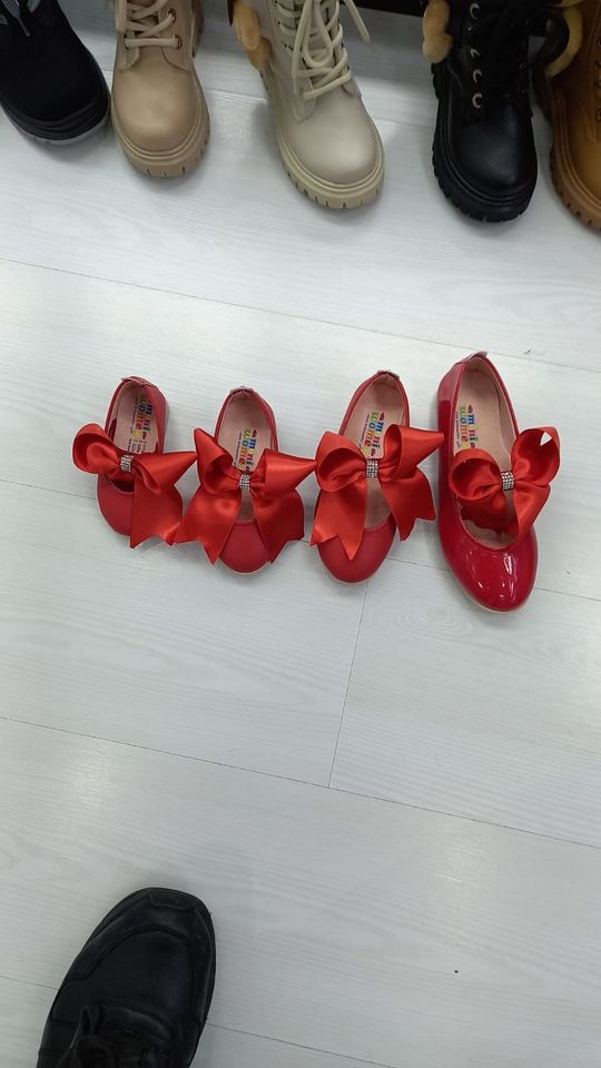 Girl Kid Red Shoes_2