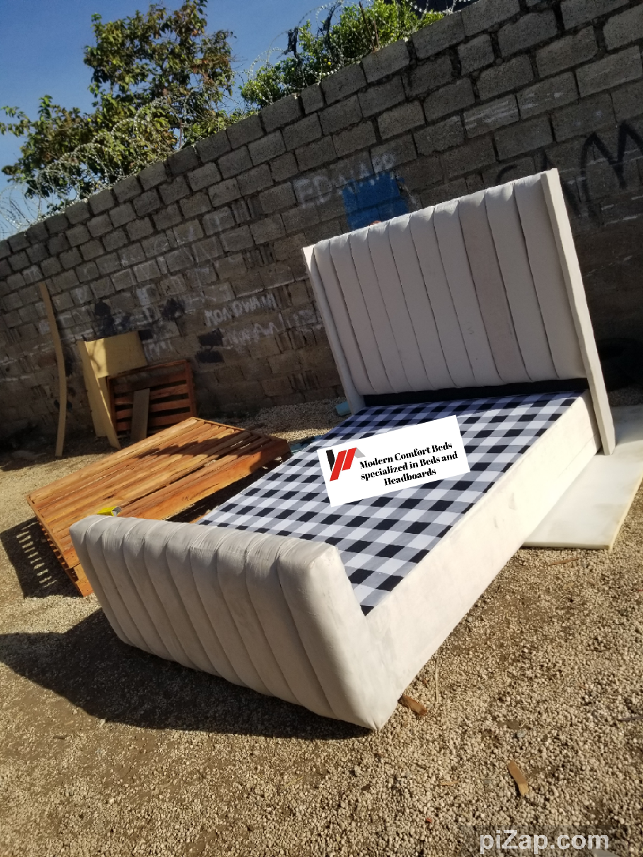 Wing channel TUFTED queen size with a footboard