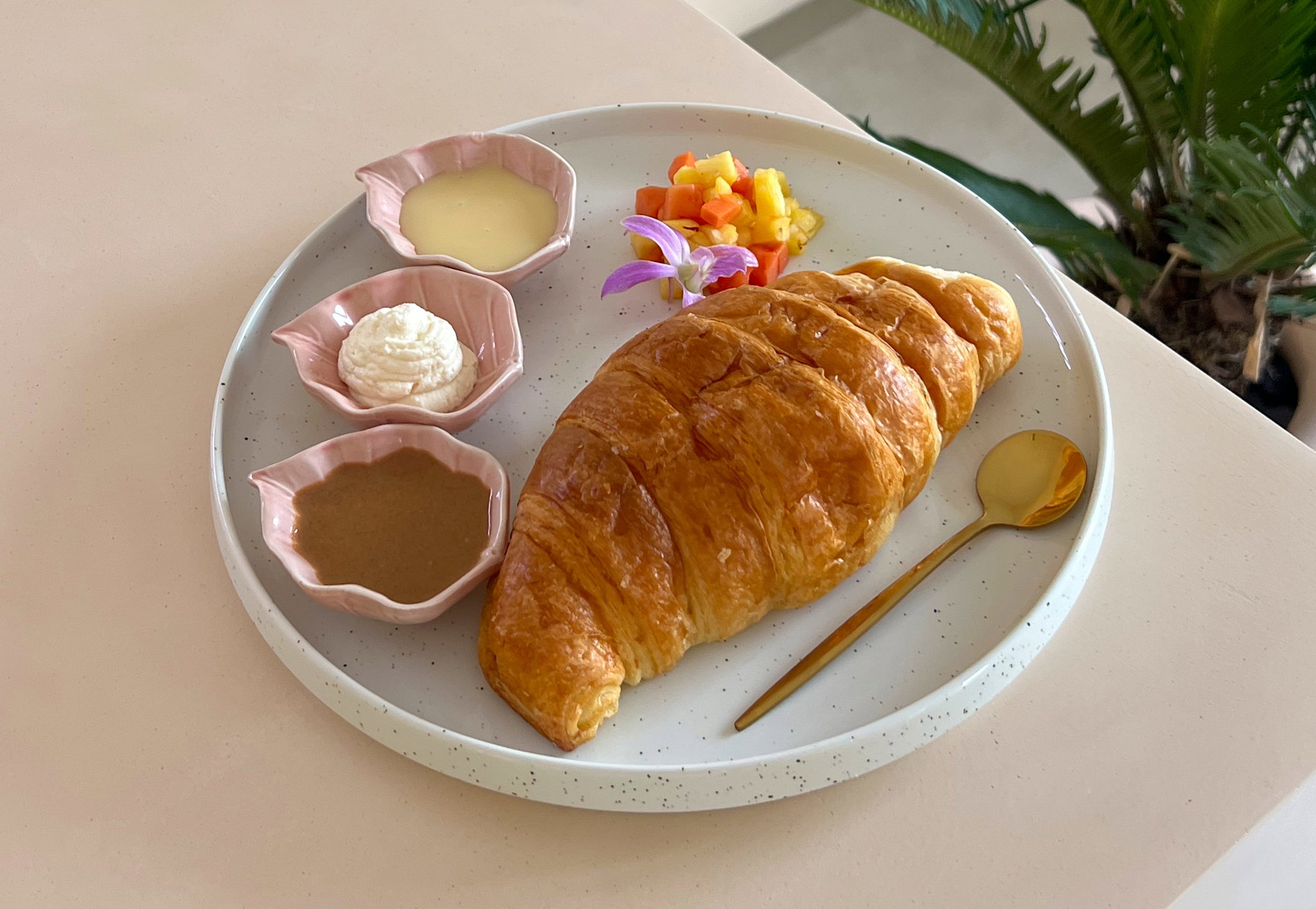 Croissant with 3 toppings_0