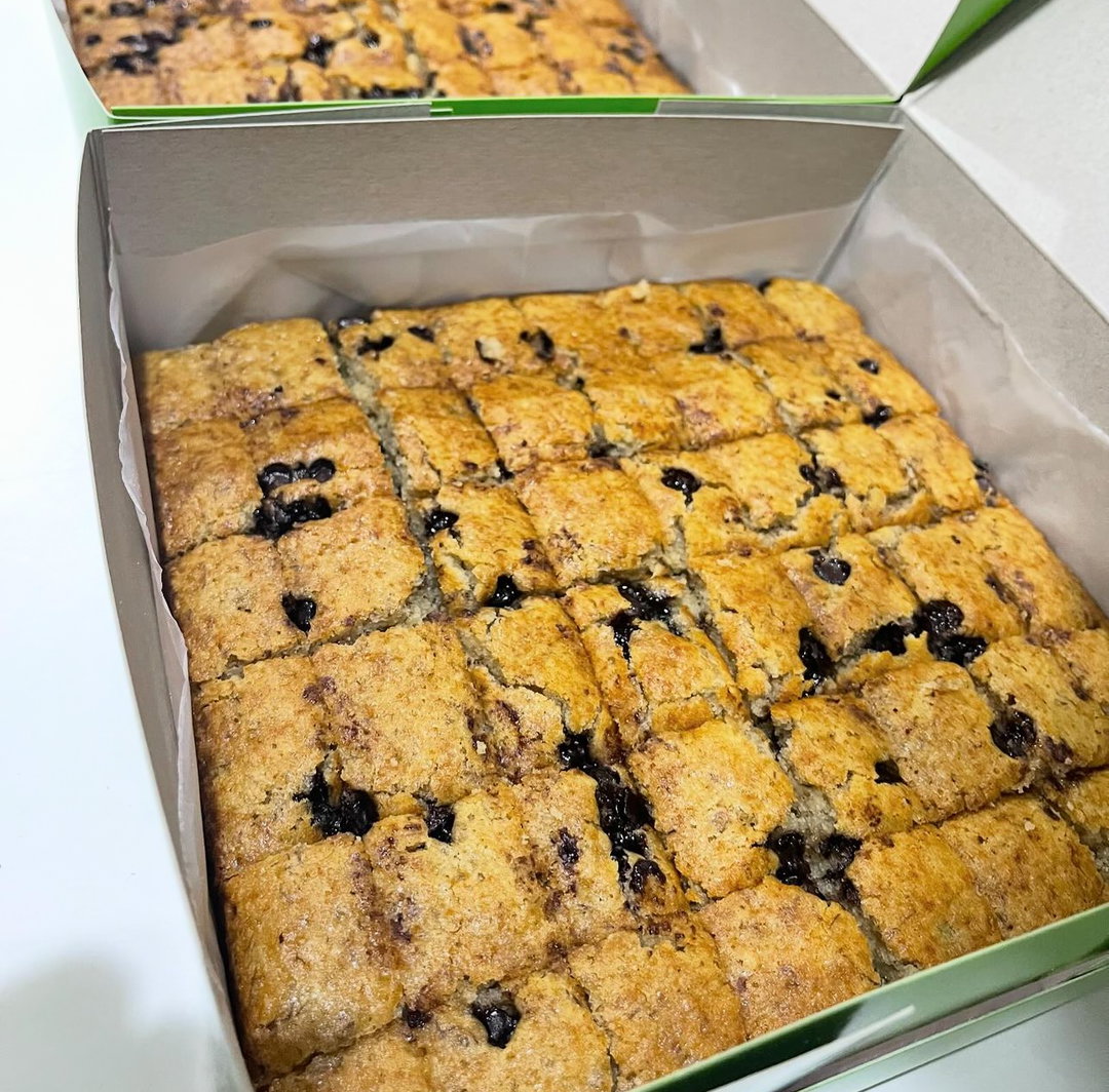 MOIST BANANA CHOCOLATE CHIP CAKE