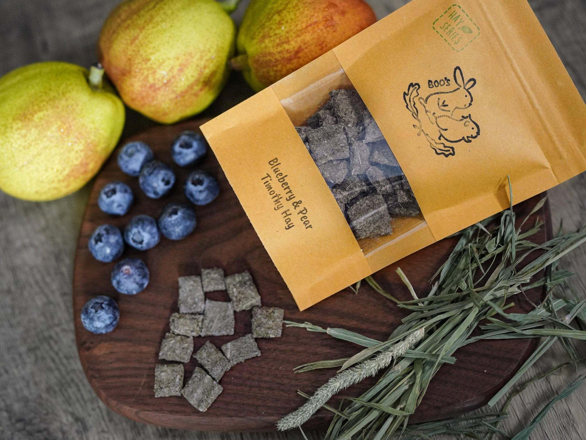 Blueberry, Pear & Timothy Hay_0