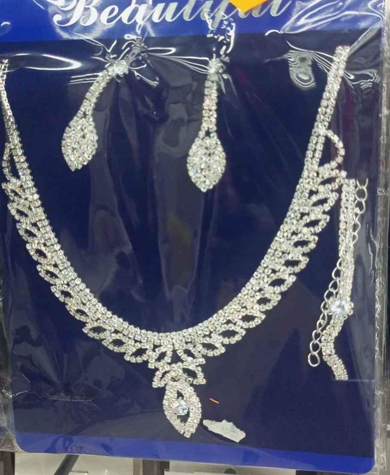 Ladies Beautiful Necklace Set_1