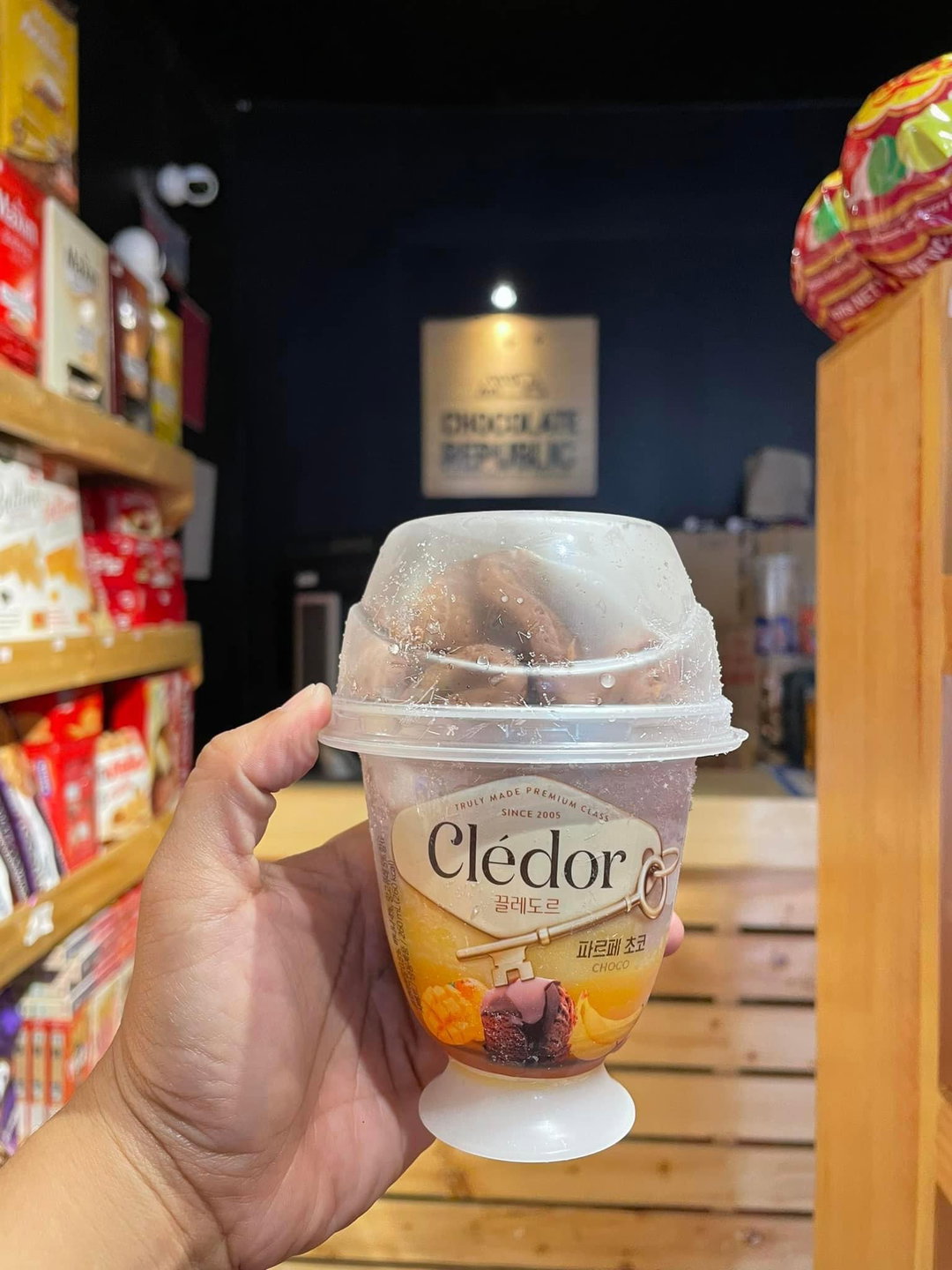 Cledor Chocolate with Mango & Banana