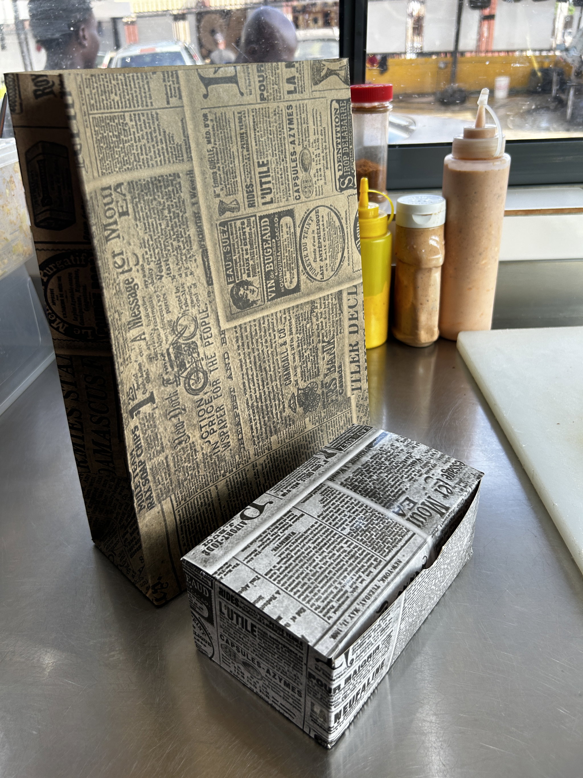 QUICK SERVICE TAKEOUT BOXES - RETRO NEWSPAPER PRINTS _4
