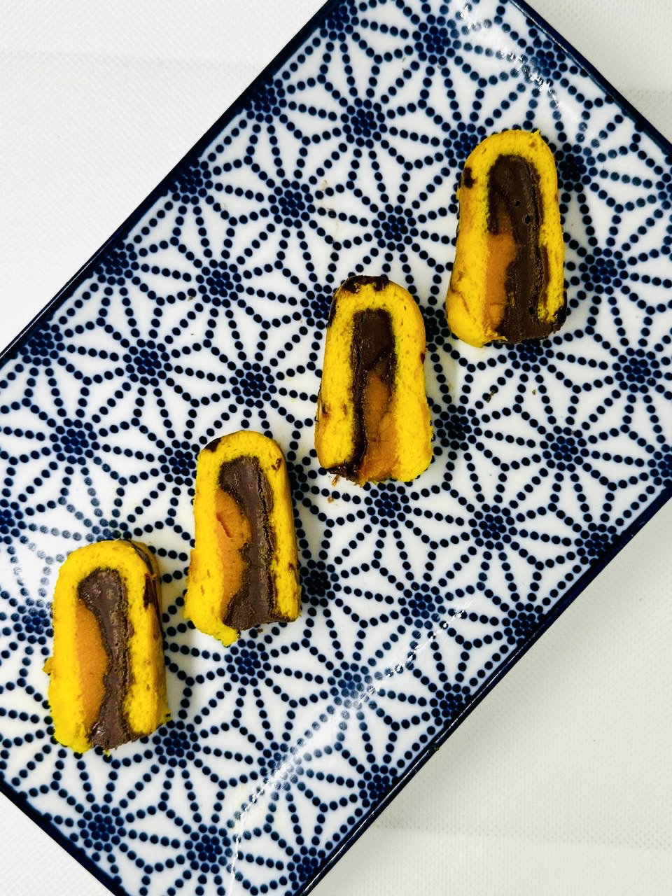 Kek Roll Tapak Kuda With Durian Kuning