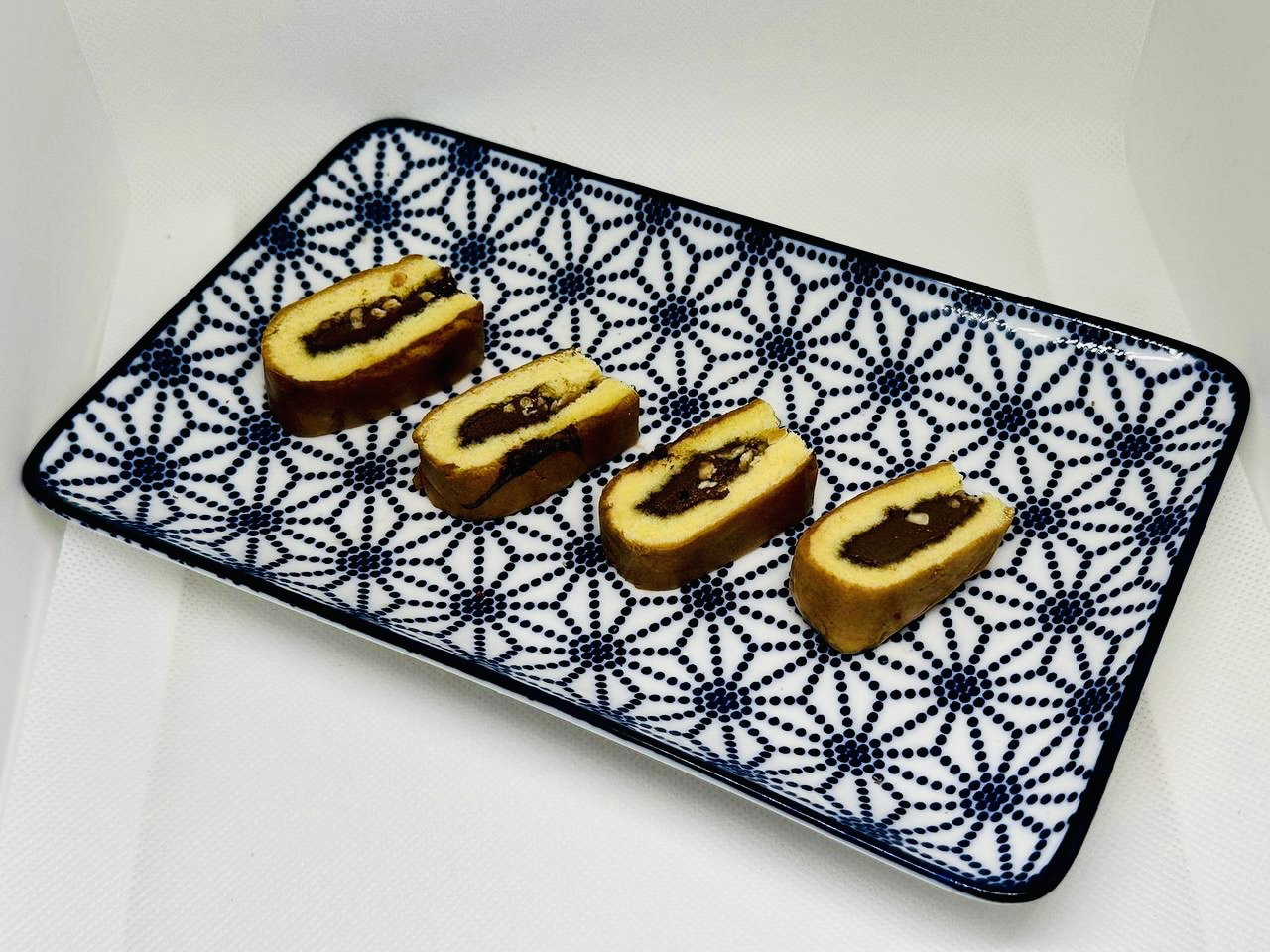 Kek Roll Tapak Kuda With Almond_0