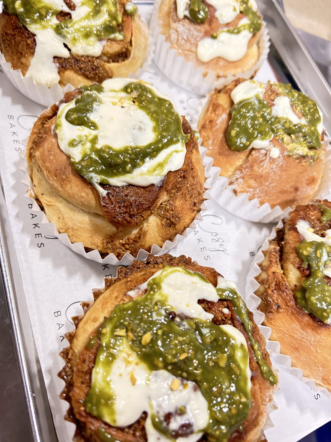 Mini roll gift box - cinnamon & cinnamon pistachio