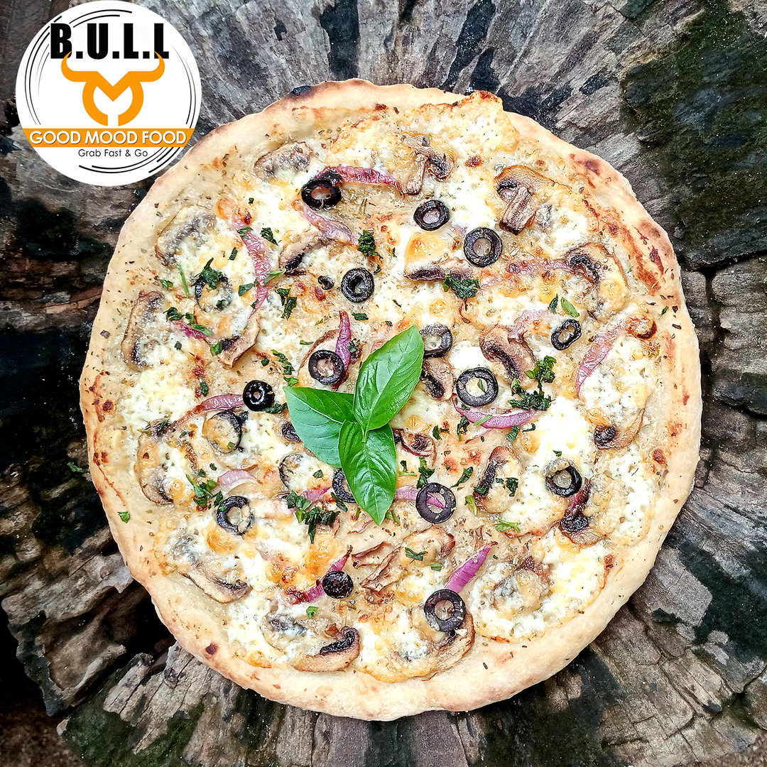 Pizza Bugsy - Jamur Dengan Saus Keju Alfredo