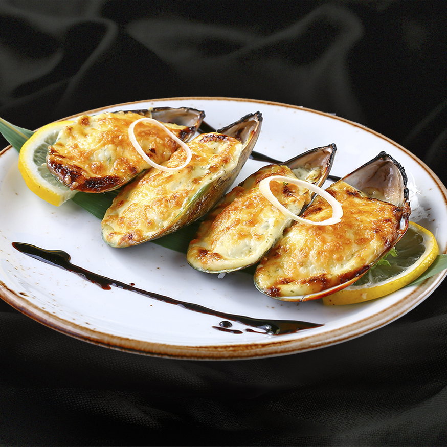 Giant mussels with cheese