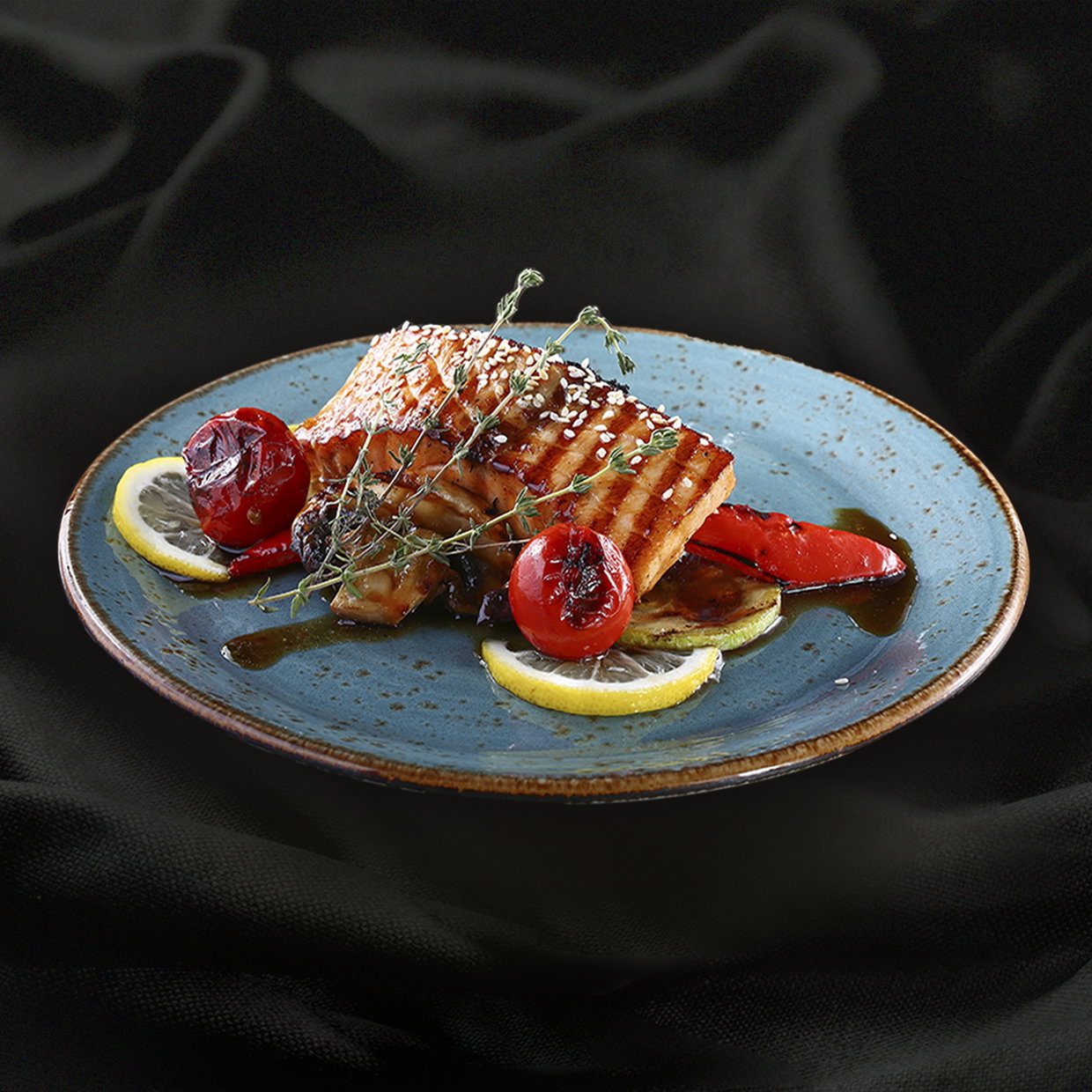 Salmon steak in teriyaki sauce_0