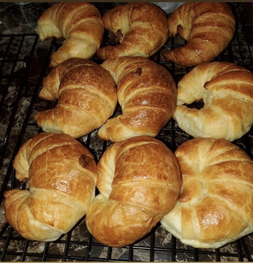 Large croissants 