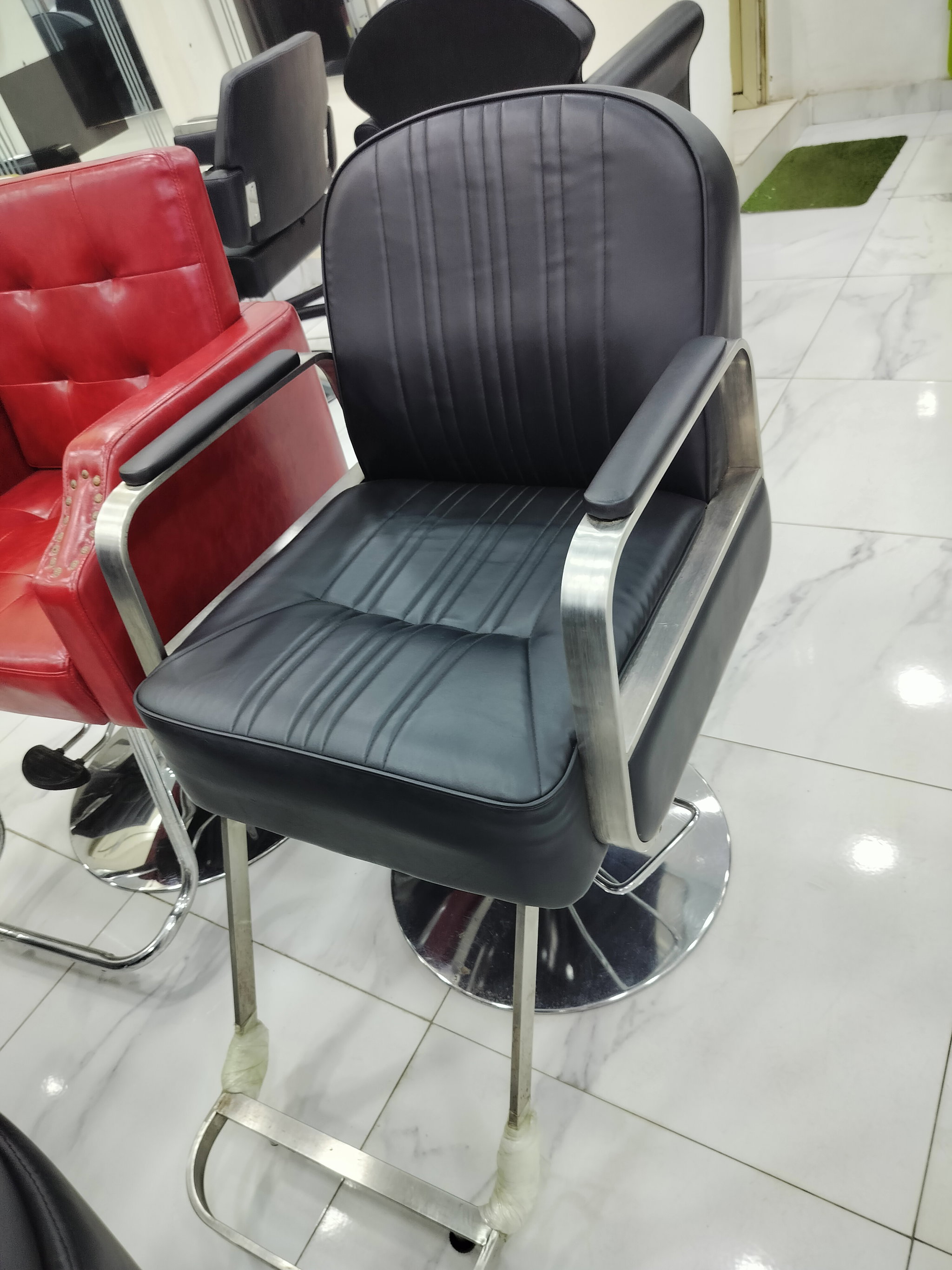 Salon / barber chair _0