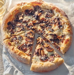 Pizza au feu de bois