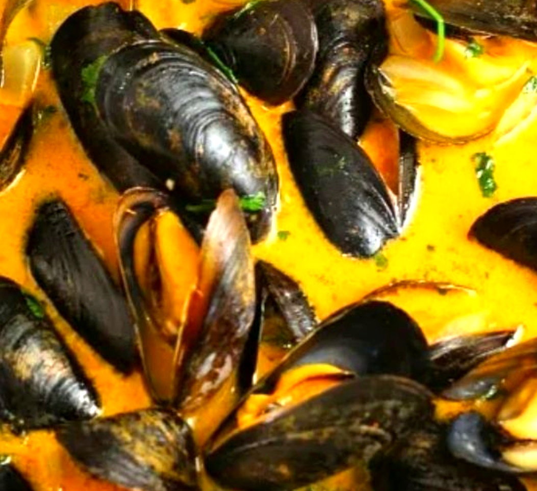 Spicy Assam curry W mussel N potato