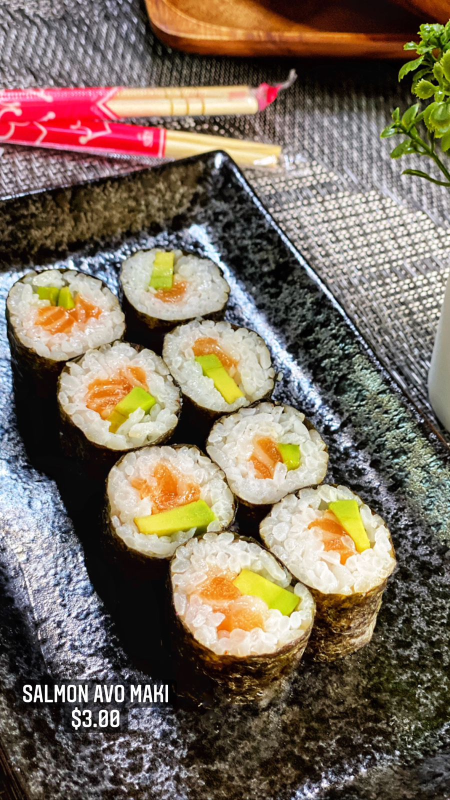 Salmon Avo Maki (8pcs)_1