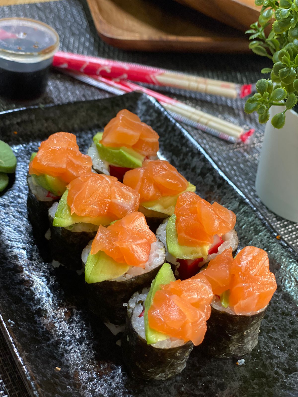Salmon Safari Maki_1