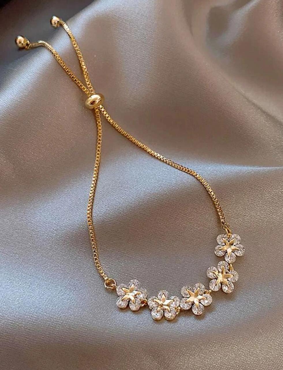Glamorous Stainless Steel Star Detail Cubic Flower Decor Bracelet_0