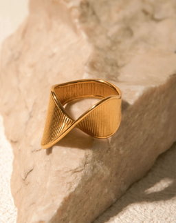 Twisted Stripe Design Ring, Suitable For Women's Daily Wear