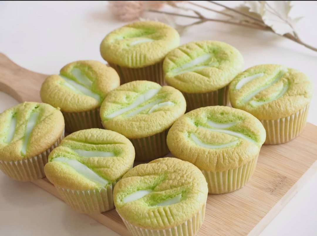 Cup cakes chiffon Pandan coconut lava
