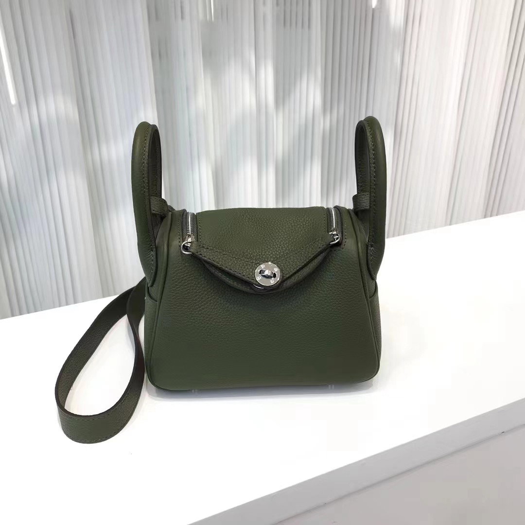L19 Sling / Crossbody Togo Leather Bag _10
