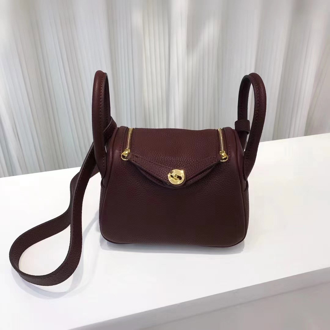 L19 Sling / Crossbody Togo Leather Bag _5