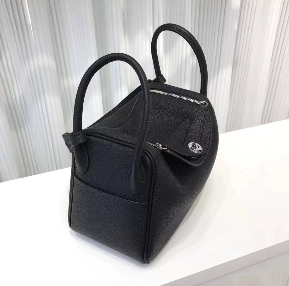 L26 Shoulder Bag (Togo Leather)_7