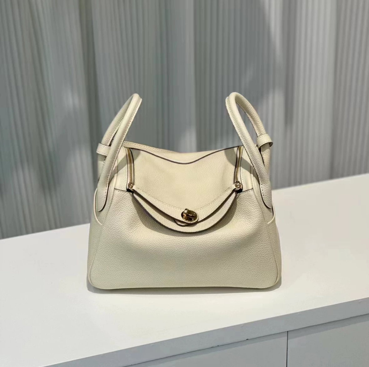 L26 Shoulder Bag (Togo Leather)_3