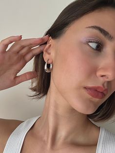 Sleek oval Hoop 