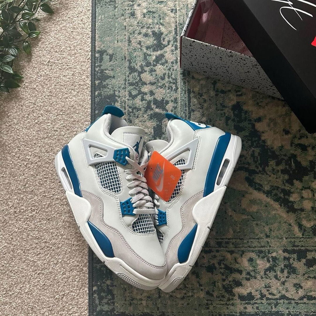 Air Jordan 4 "Industrial Blue"