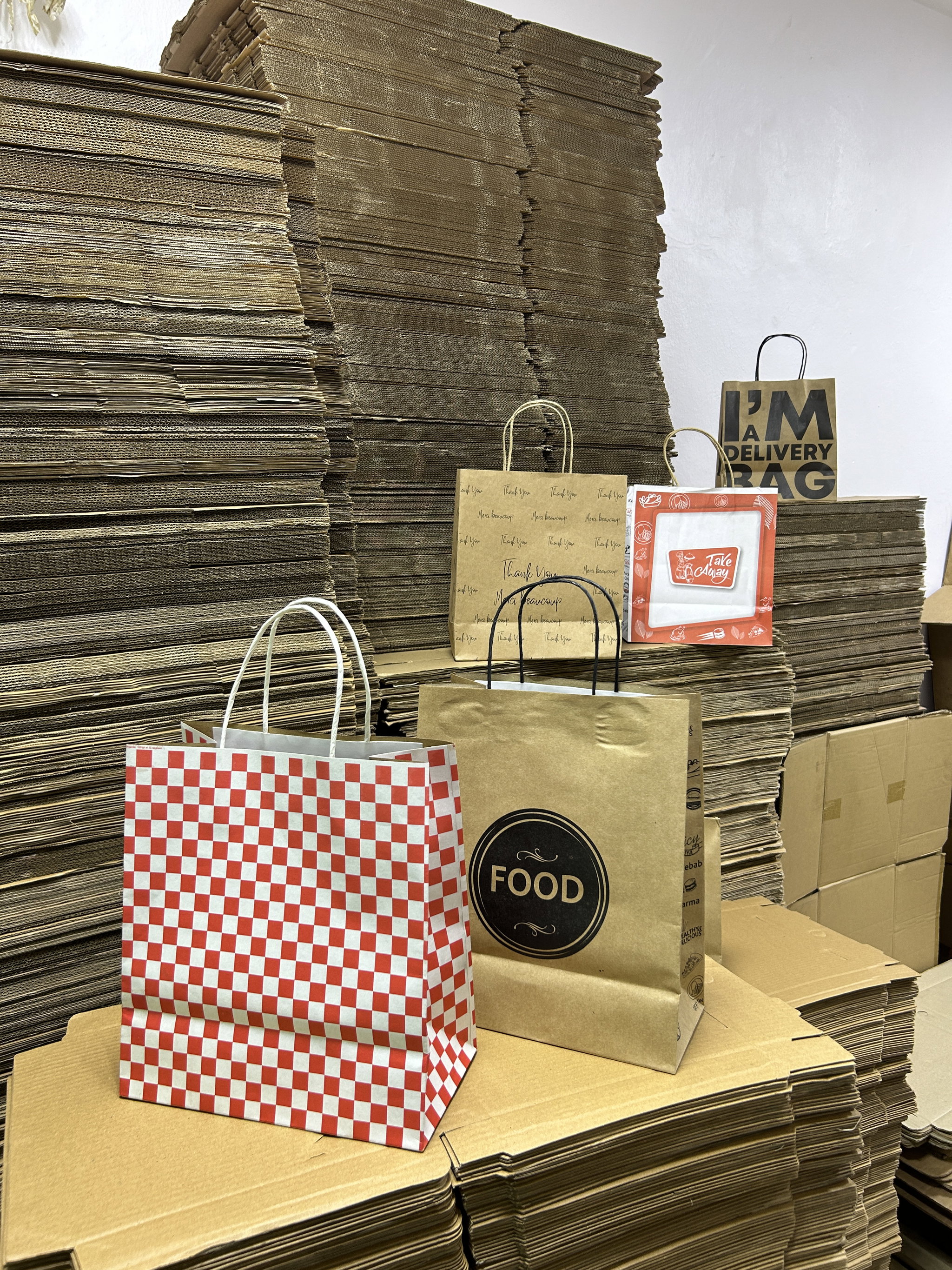 “RED & WHITE CHECKERED” DELIVERY CARRIER BAGS -2 SIZES/RETAIL  ( WITH HANDLES)  _7
