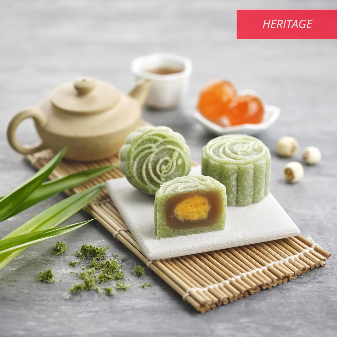 Traditional Pandan Salted Egg Lotus Snowskin Mooncake 翡翠班兰蛋黄莲蓉冰皮月饼