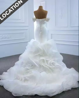 Robe de mariée en queue de poisson ondulée. LOCA