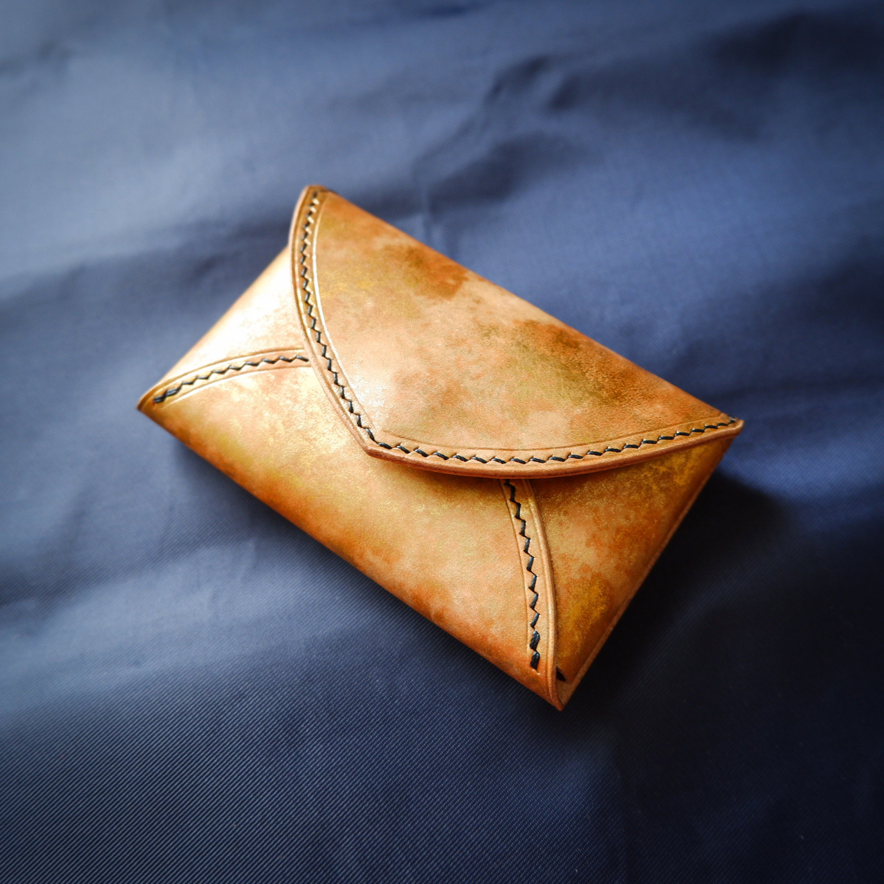 Business Card Holder in gold_0